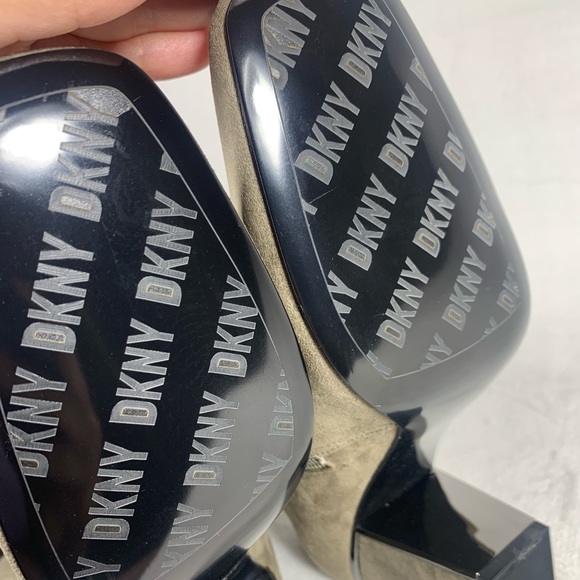 NEW DKNY Women's Cilli Microsuede Block Heel Knee-high Boot Beige Size 8.5M - Picture 4 of 16